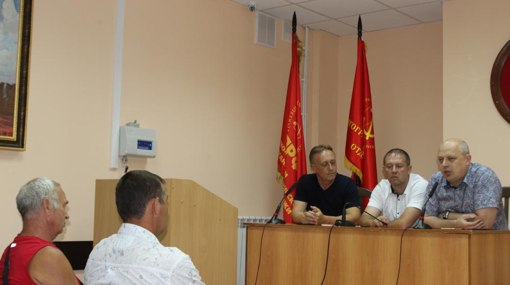 Рабочие Волгоградского завода буровой технике борются за свои права при поддержке КПРФ