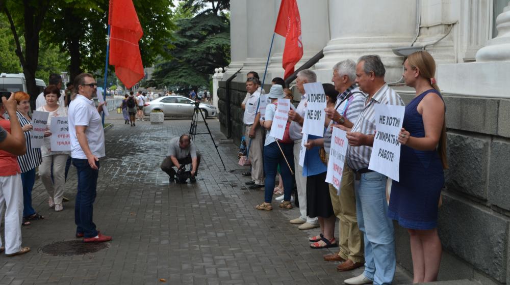 Севастопольские коммунисты вышли на пикет против пенсионной реформы