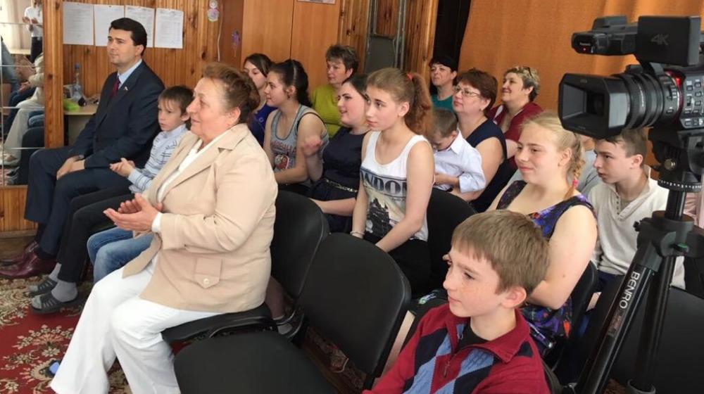 Тульская область. Олег Лебедев привез подарки в Дом ребенка