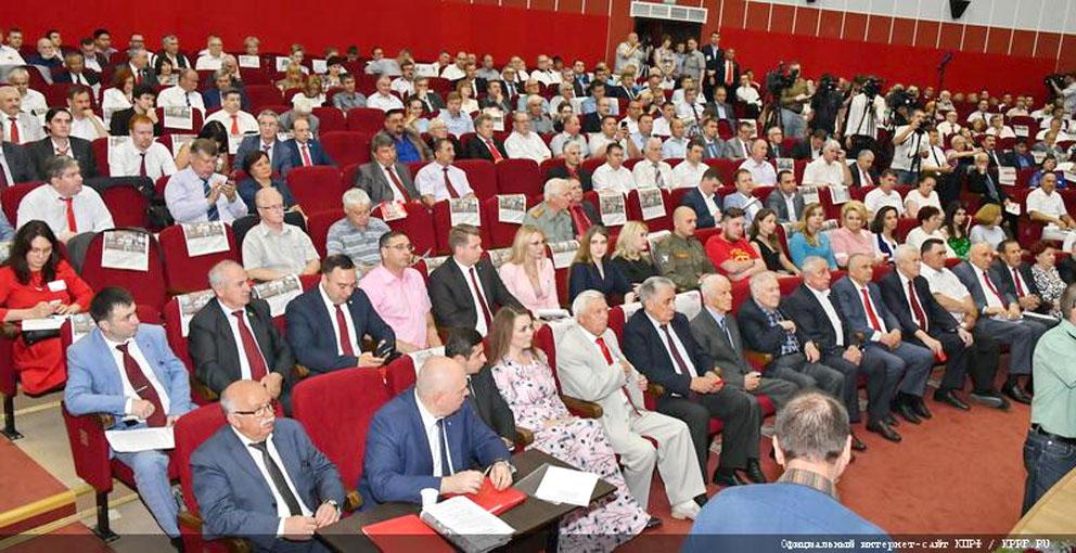 Коммунисты Якутии горячо поздравляют своего лидера Виктора Губарева с вручением Ленинской премии