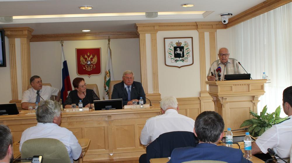 Руководитель фракции КПРФ в Законодательной Думе Томской области Наталья Барышникова: «Закон о «ликвидации» пенсионеров одобрен депутатами «Единой России»