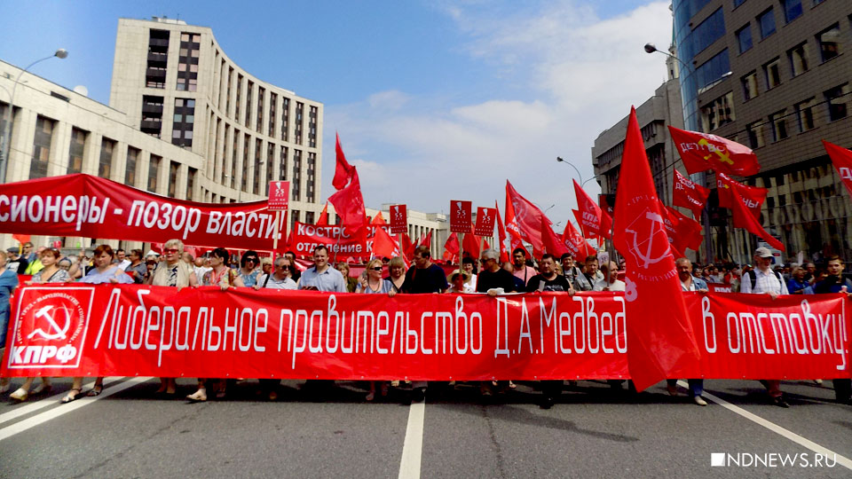 Правительство Медведева в отставку! Россия показала «большой кулак власти» 