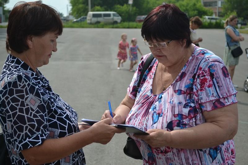Новосибирская область: Жителям Куйбышева предложили провести пенсионный митинг около кладбища