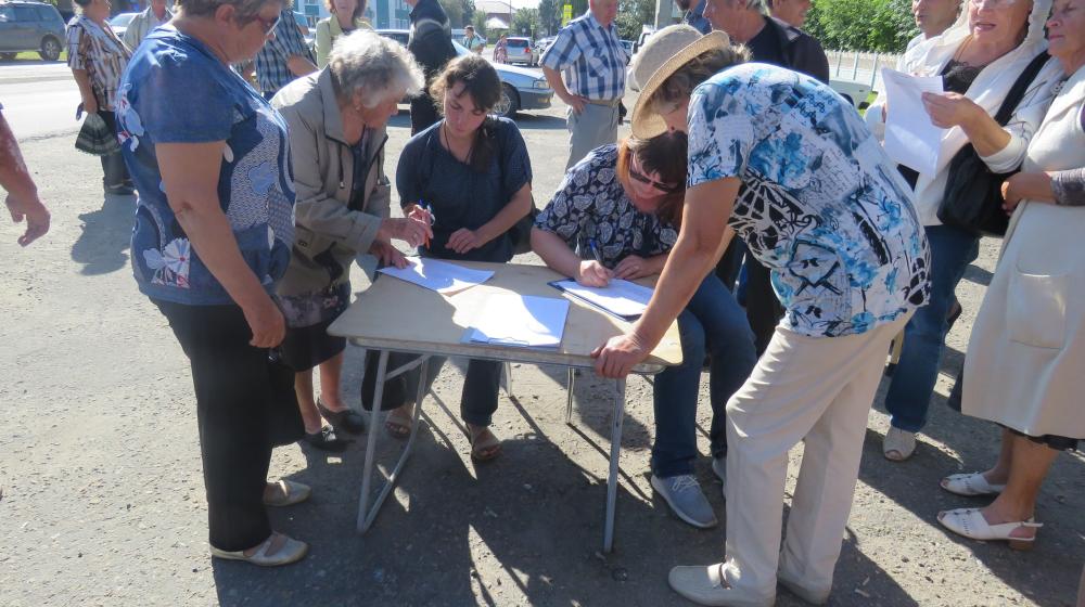 Новосибирская область: Митинг против строительства индюшатника в Колывани собрал более ста человек