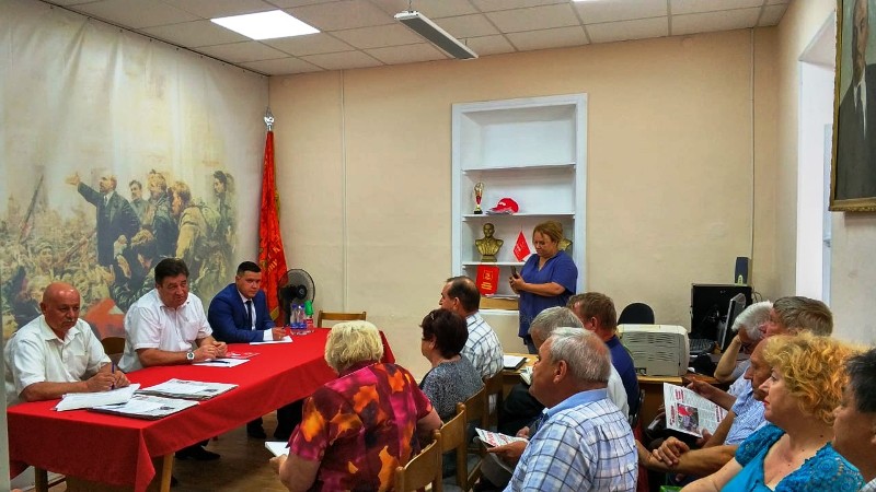 Лидер ставропольских коммунистов Виктор Гончаров обсудил с товарищами ход борьбы с пенсионной реформой