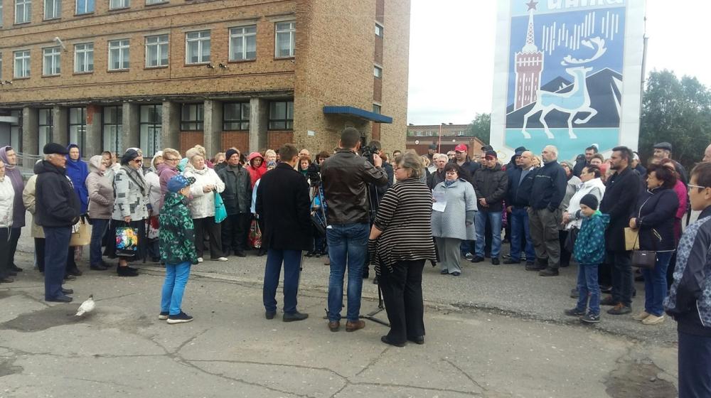 Республика Коми. Лидер республиканских коммунистов Олег Михайлов встретился с трудящимися города Инты