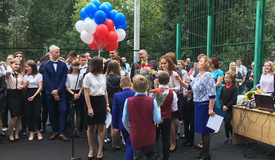 Нижегородская область. Депутаты-коммунисты в День знаний выступили на школьных линейках