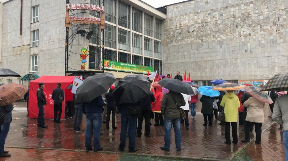 Иркутская область. Дождь не помешал митингу в Братске