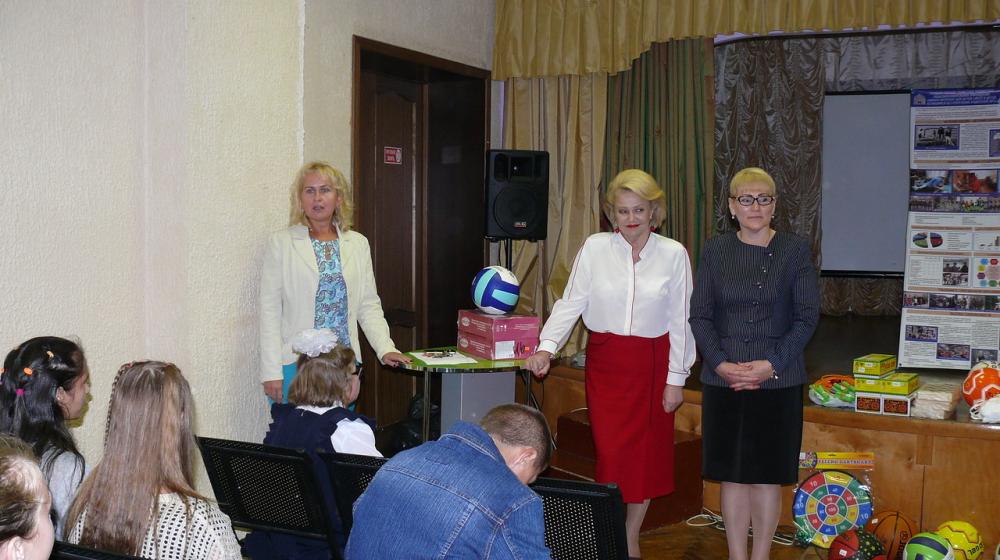Нина Останина в День знаний поздравляет новгородских учеников и учителей