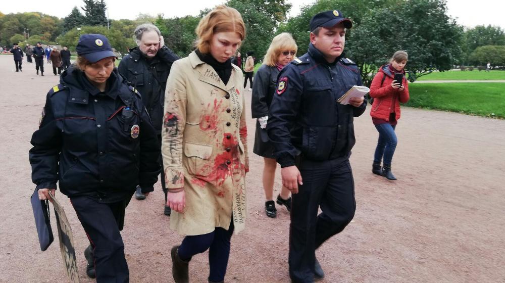 Вспомним героев поименно! Возложение цветов и полицейский произвол в городе на Неве