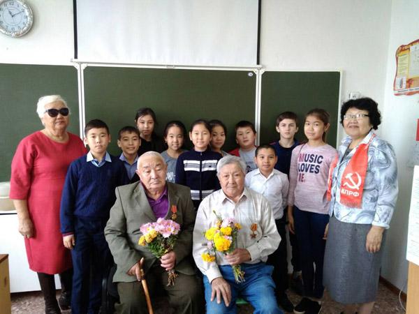 В Калмыкии прошли «классные часы», посвященные 100-летию ВЛКСМ