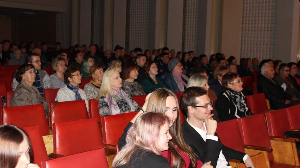 В Воронеже к столетию Ленинского Комсомола прошла театральная премьера «Бумбараша»