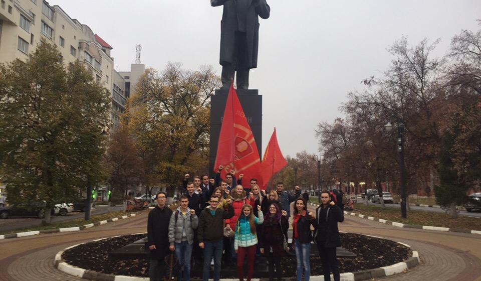 Белгород. Цветы Вождю мирового пролетариата