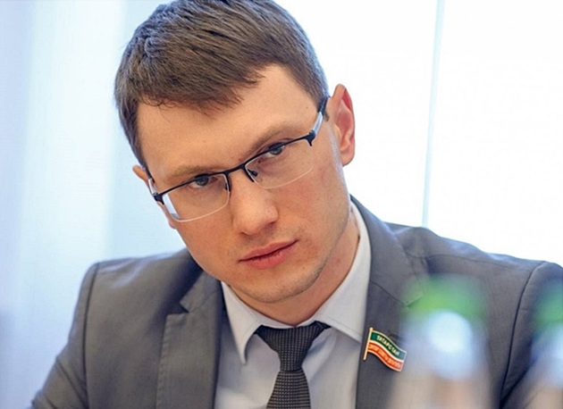 Депутат фракции КПРФ в Госсовете Татарстана Артём Прокофьев предложил министру экономики республики сложить с себя полномочия
