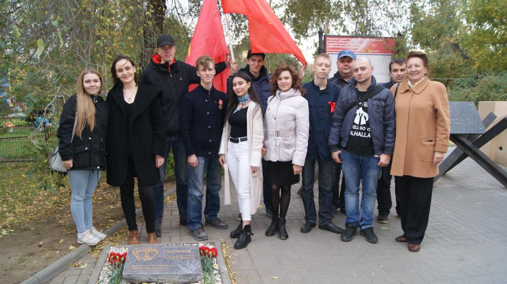 В Волгограде состоялась закладка капсулы времени с посланием комсомольцев к молодежи 2068 года