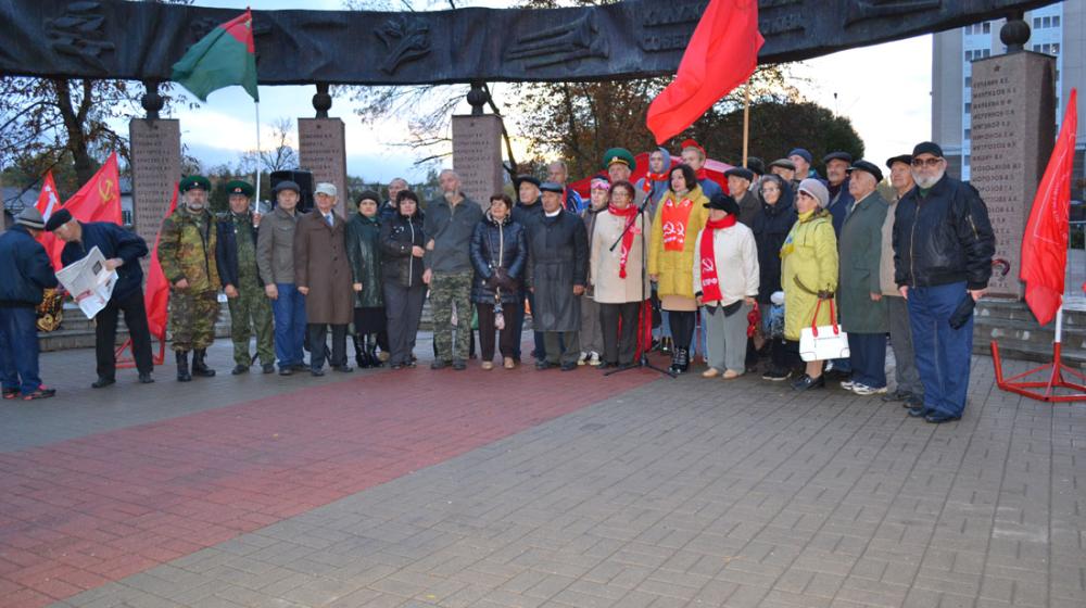 В Калуге прошел митинг в память о защитниках Советской Конституции