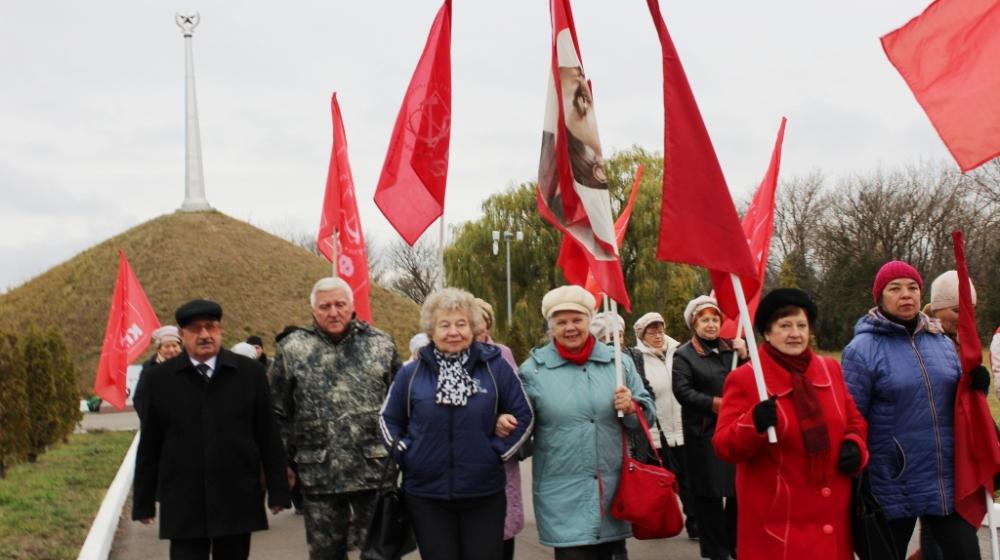 Тульская область. Ефремовский горком КПРФ провел автопробег, посвященный 100-летию Ленинского комсомола