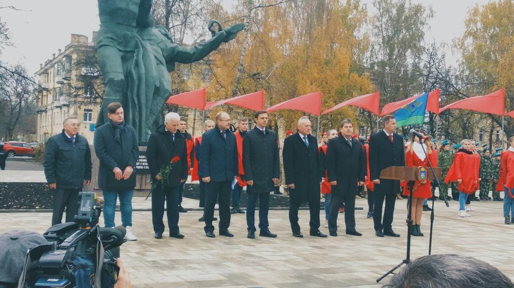В Орле состоялся митинг, посвященный 100–летию ВЛКСМ