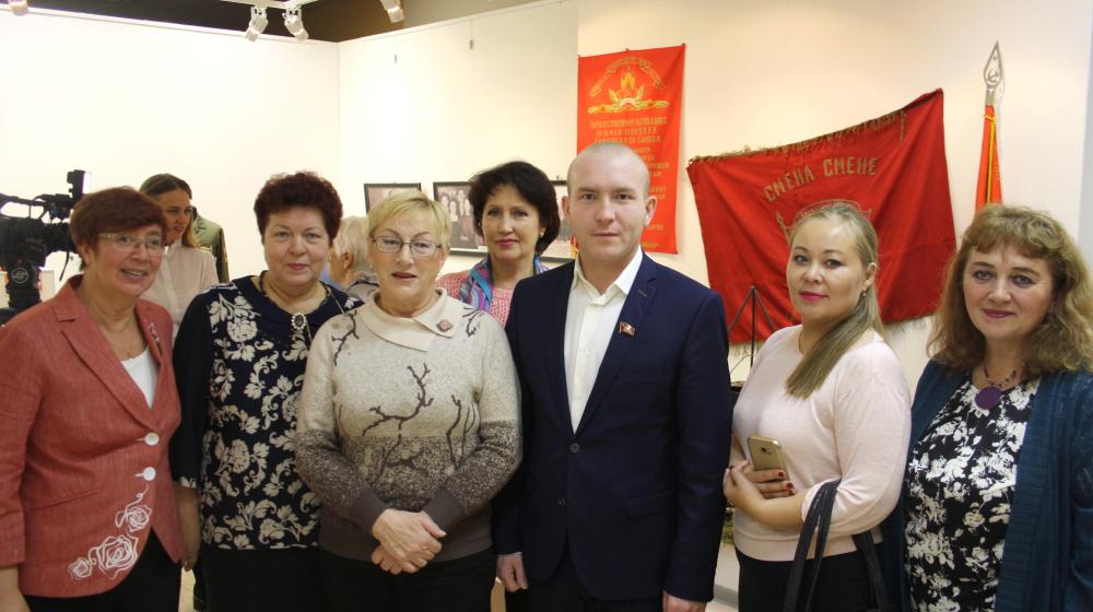 В Ненецком краеведческом музее открылась выставка к 100-летию ЛКСМ