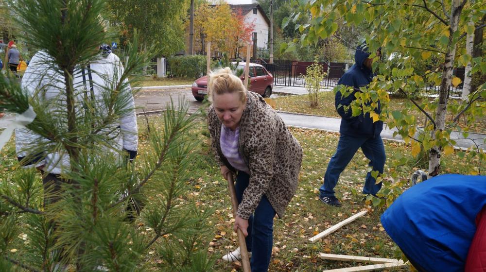Пермский край. Пионеры и комсомольцы города Чайковского высадили аллею к столетию ВЛКСМ    