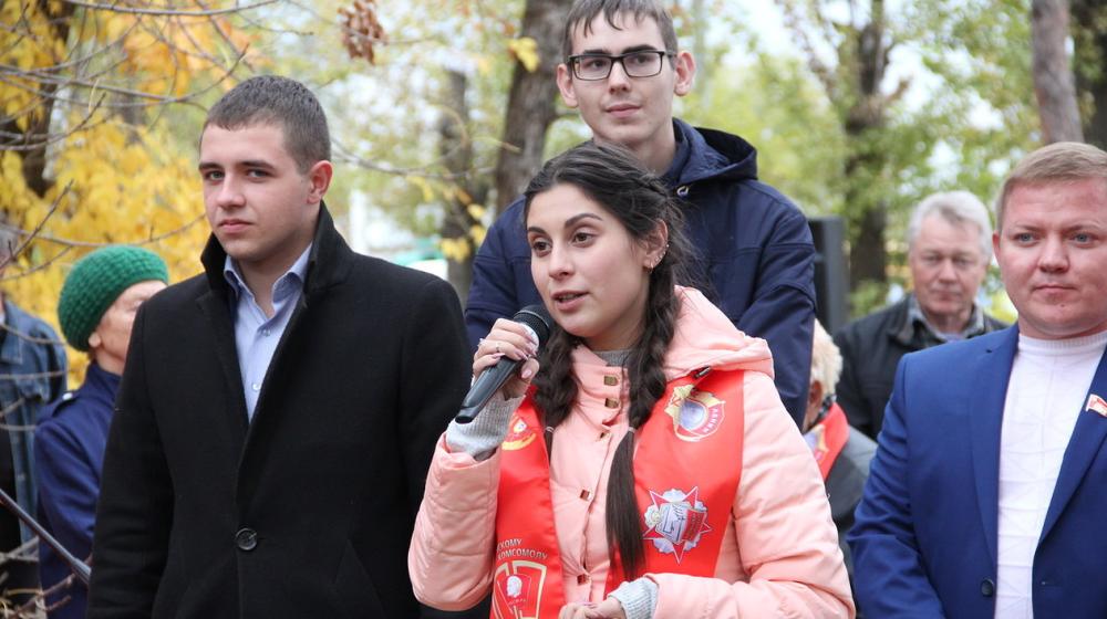 Волгоградская область. В честь 100-летия образования ВЛКСМ волжские комсомольцы провели традиционный субботник