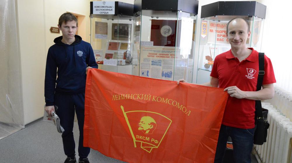 Алтайские комсомольцы сделали подарки краевому музею