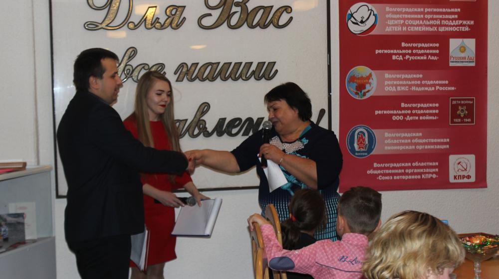Волгоград. Коммунисты и активисты женского движения торжественно отметили день матери
