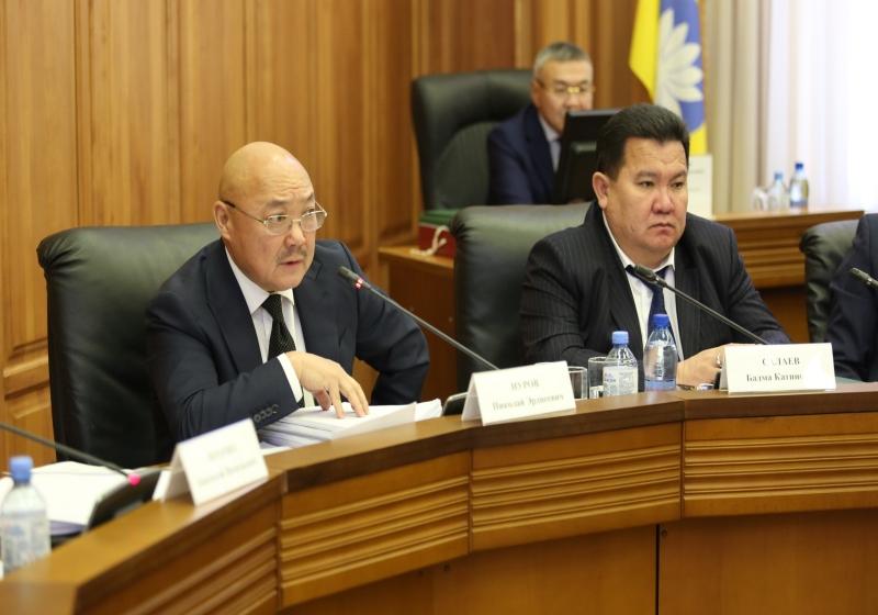 Лидер коммунистов Калмыкии вступился за педагогов