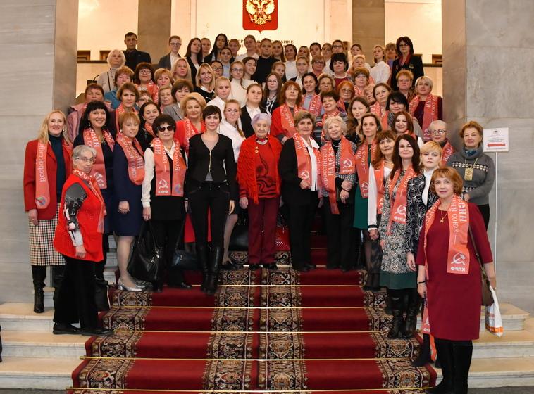 В Госдуме состоялся «круглый стол» на тему «Матери выбирают социализм»