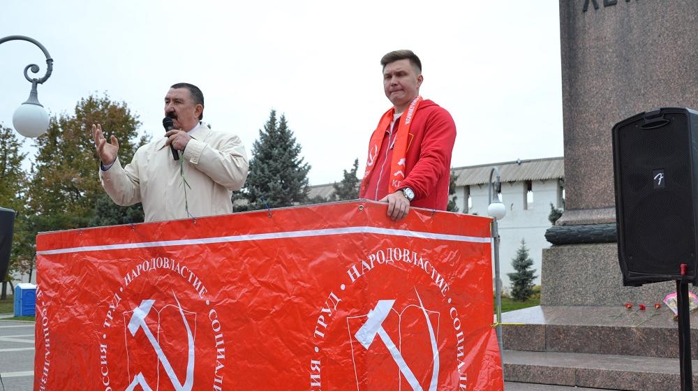 Астраханская область. Равняться на знамя Октября!