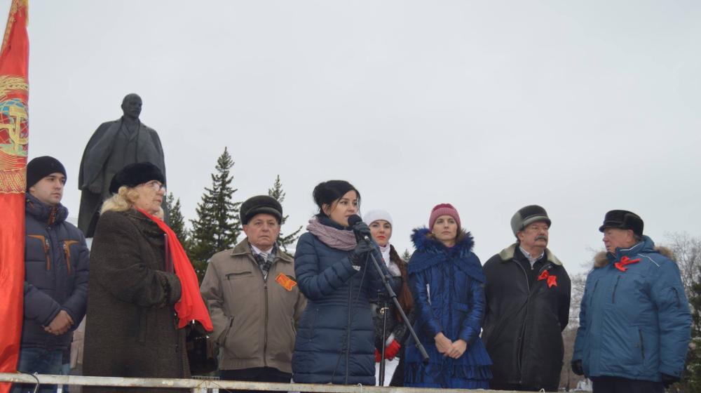 Алтайский край. Коммунисты провели праздничные демонстрацию и митинг