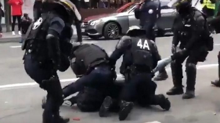Во Франции протестуют 76 тысяч «желтых жилетов»