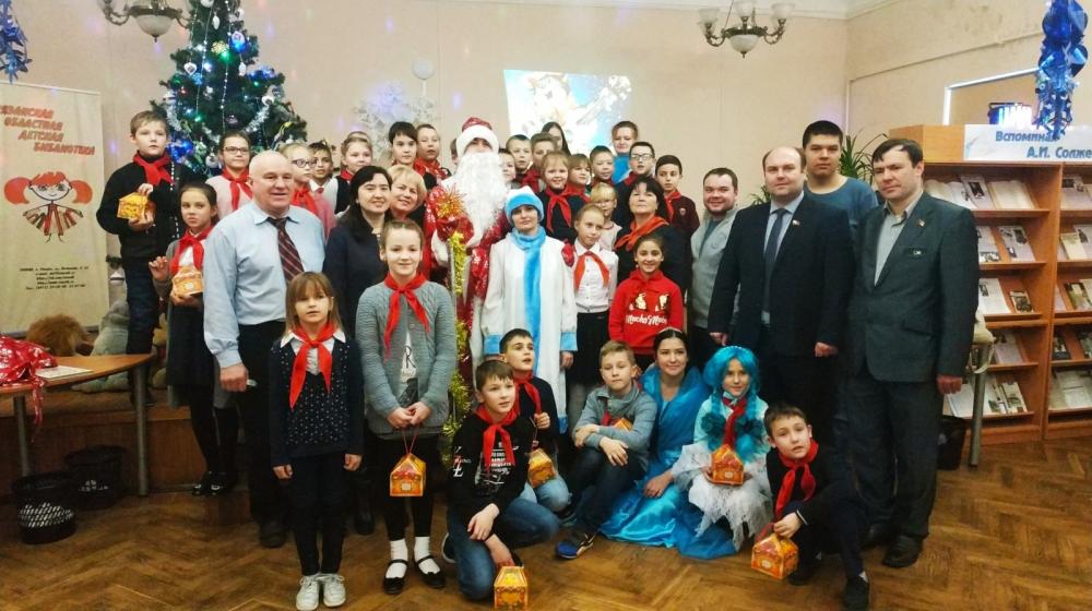 Новогодний праздник для пионеров в Рязани