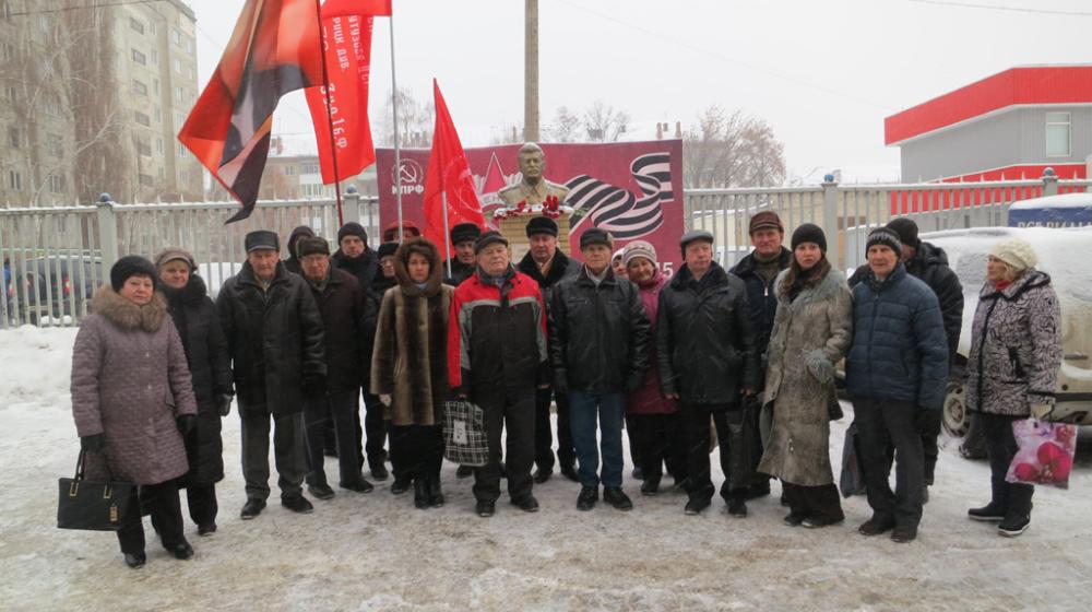 Тамбов. Цветы Великому Сталину