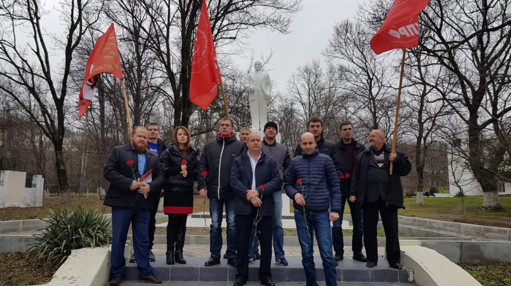 Краснодарский край. В Новороссийске коммунисты отреставрировали и торжественно открыли памятник В.И. Ленину