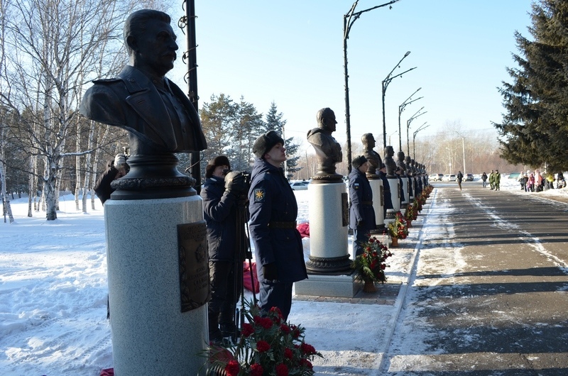 Хабаровский край. В Комсомольске-на-Амуре открыли аллею полководцев Великой Победы