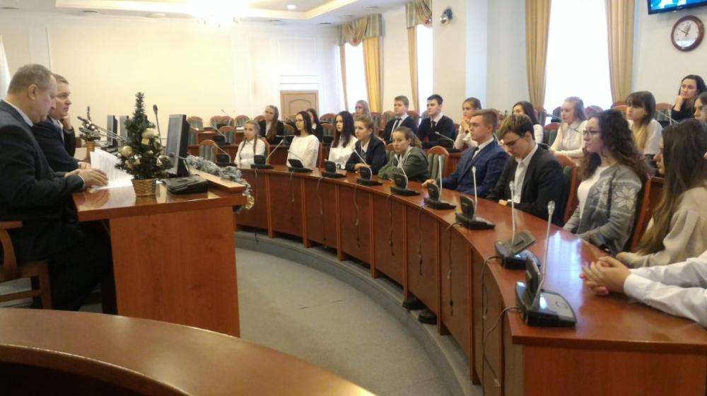 Лидер нижегородских коммунистов Владислав Егоров встретился с учащимися города Дзержинска