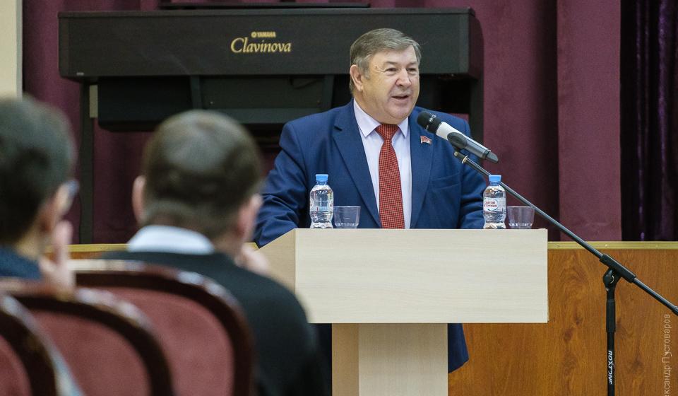 В Красноярске прошла научно-практическая конференция "10 шагов выхода из кризиса"