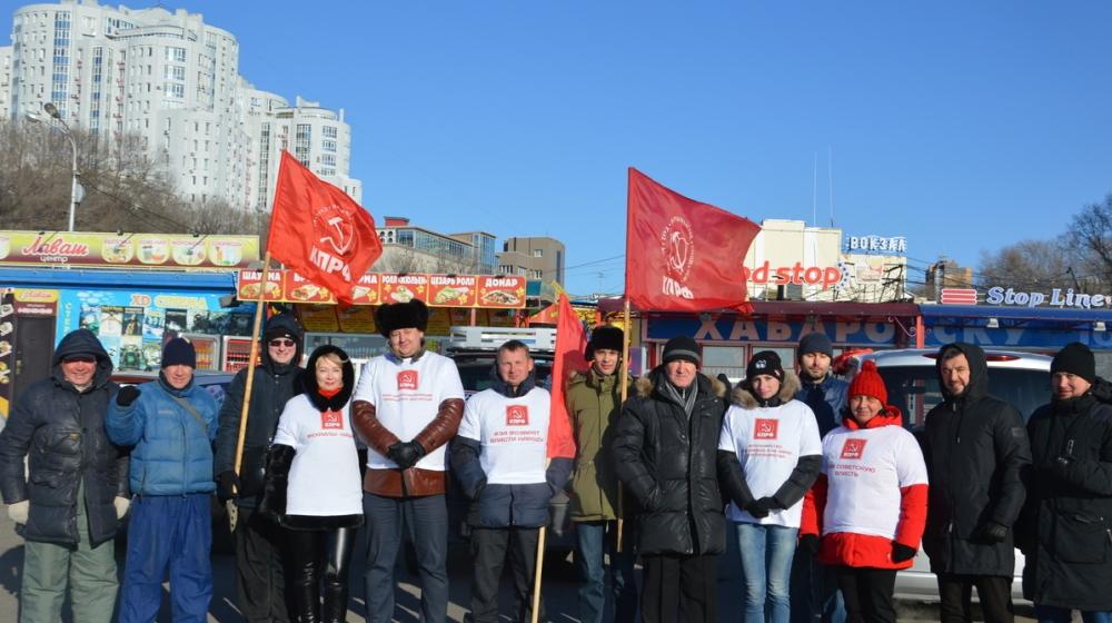 Хабаровские коммунисты провели автопробег против высоких цен на топливо
