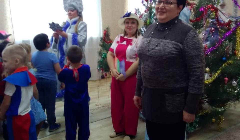 Саратовская область. Коммунисты города Балашова поздравили детей на новогоднем утреннике