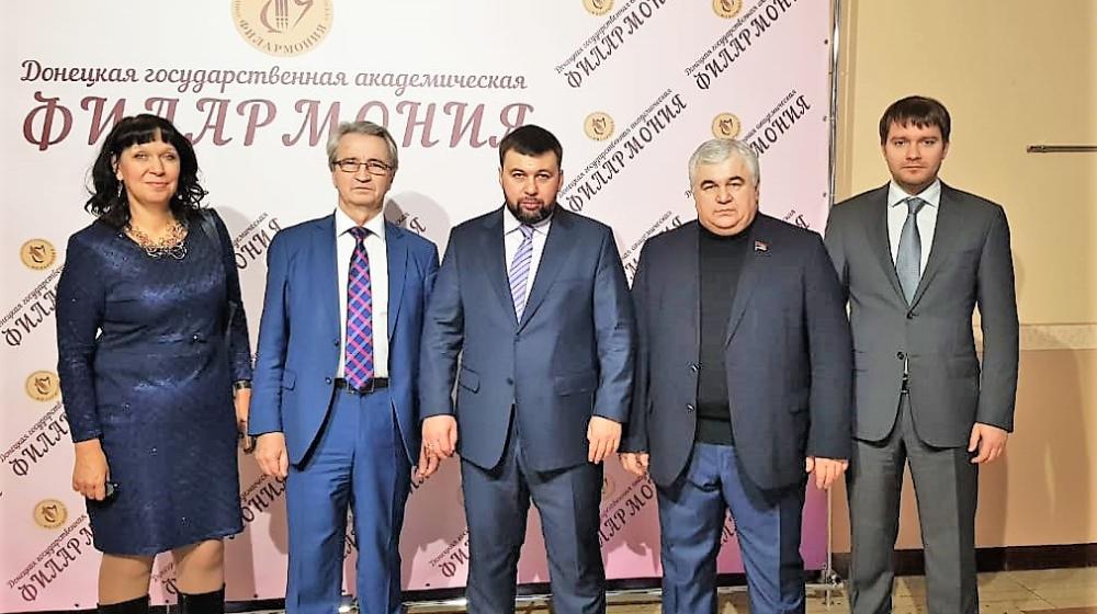 КПРФ доставила новогодние подарки детям на Донбасс