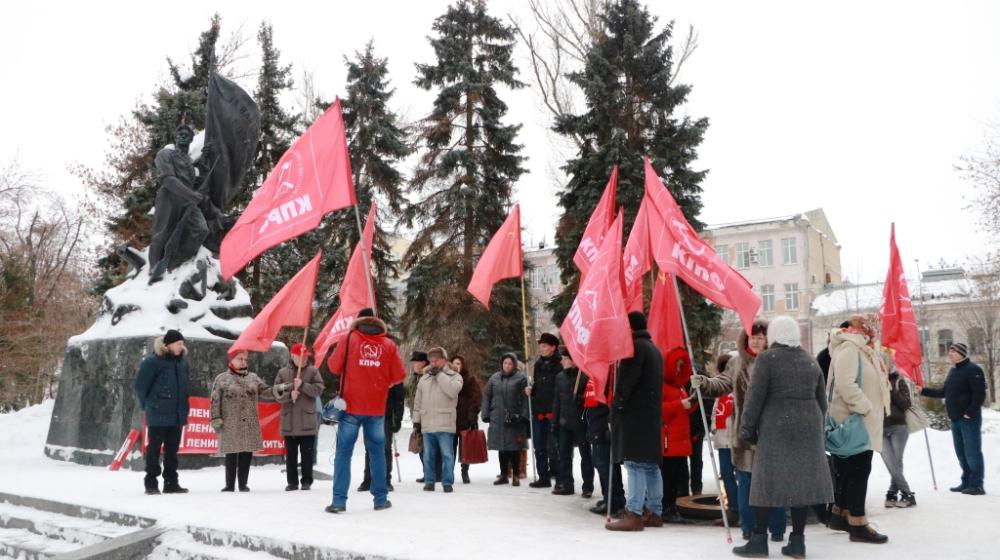 Саратовские коммунисты почтили память В.И. Ленина