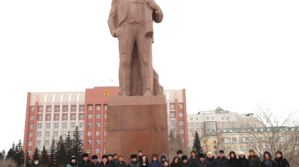 В столице Забайкалья коммунисты почтили память В.И. Ленина