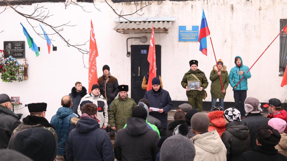 В Луганске почтили память первого главы ЛНР Валерия Болотова 