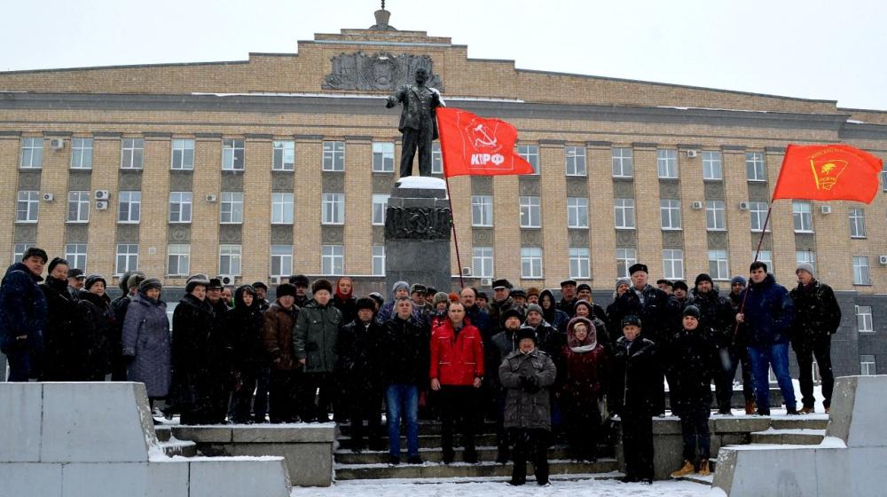 В городе Орле состоялось возложение цветов к памятнику В.И. Ленину