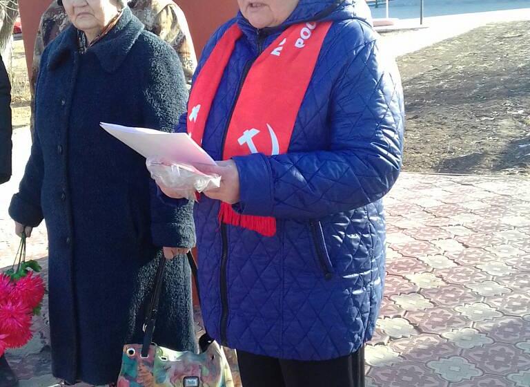 Забайкальские коммунисты в день памяти Владимира Ильича Ленина возложили цветы к его памятникам