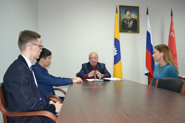 Первый секретарь Калмыцкого рескома КПРФ Николай Нуров встретился с кандидатами от КРО КПРФ в члены Общественной молодежной палаты при Народном Хурале (Парламенте) РК