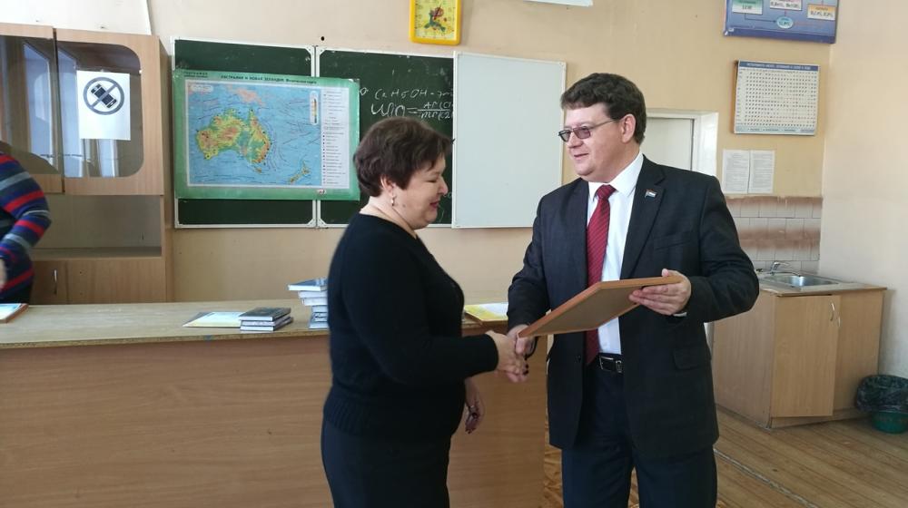 Первый секретарь Самарского обкома КПРФ Алексей Лескин в рамках реализации областного проекта «ЭкоМарафон» посетил школу №152 города Самары