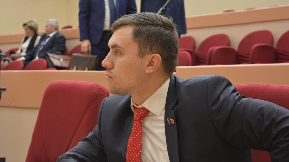 Саратовская область. В областной Думе обсудили проблемы уборки снега и вывоза мусора, но отказались обсуждать вопрос списания долгов населения за газ