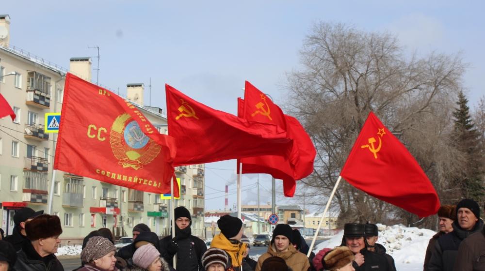 В Пензе отметили годовщину создания Советской Армии и Военно-Морского Флота